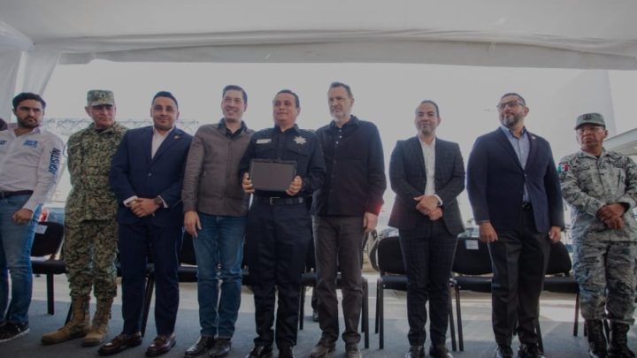 Mauricio Kuri entrega patrullas y equipo de seguridad pública para El Marqués